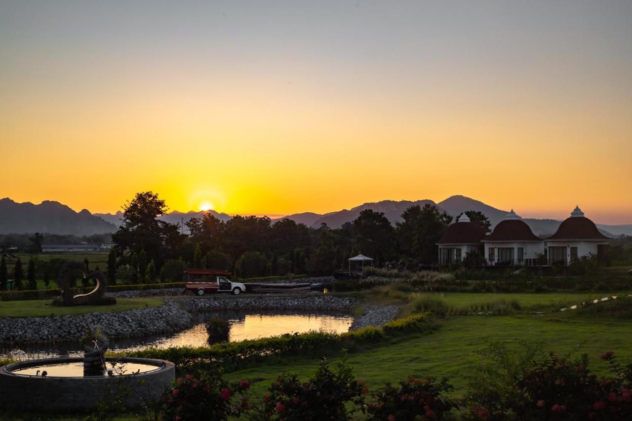 De Mala Hotel Sukhothai Bagian luar foto